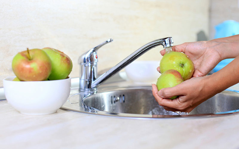 تمیز کردن پوست سیب