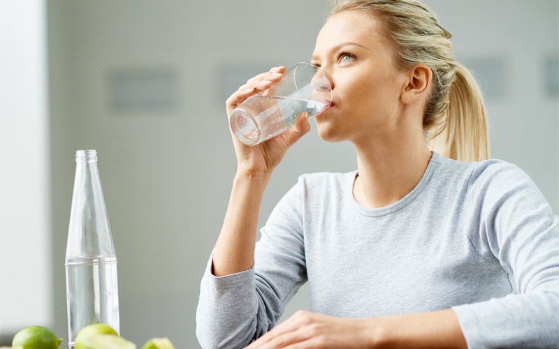 نوشیدن آب و کاهش سایز شکم